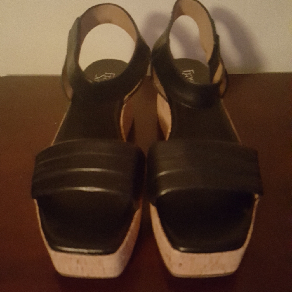 So someone can or enjoy this nice pair of wedges